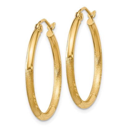 14K Gelbgold Satiniert und Diamantiert 2mm Rund Röhre Creolen