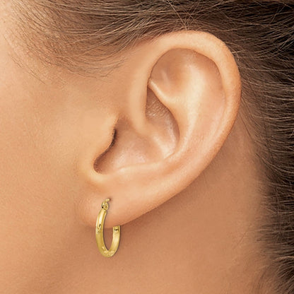 14K Gelbgold Satiniert und Diamantiert 2mm Rund Röhre Creolen