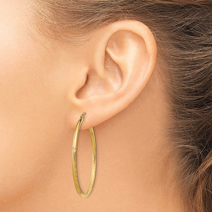 14K Gelbgold Satiniert und Diamantiert 2mm Rund Röhre Creolen