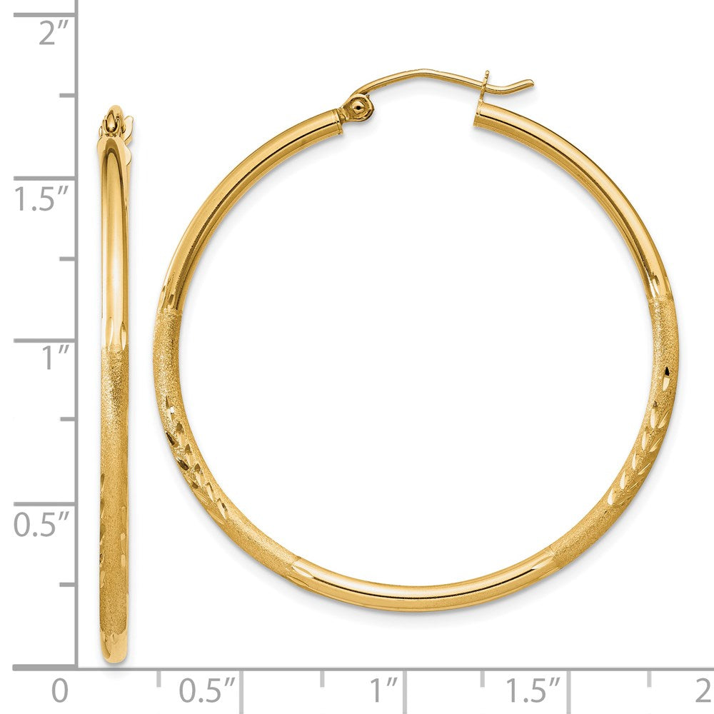 14K Gelbgold Satiniert und Diamantiert 2mm Rund Röhre Creolen