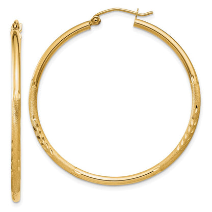 14K Gelbgold Satiniert und Diamantiert 2mm Rund Röhre Creolen