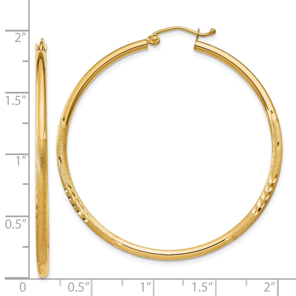 14K Gelbgold Satiniert und Diamantiert 2mm Rund Röhre Creolen