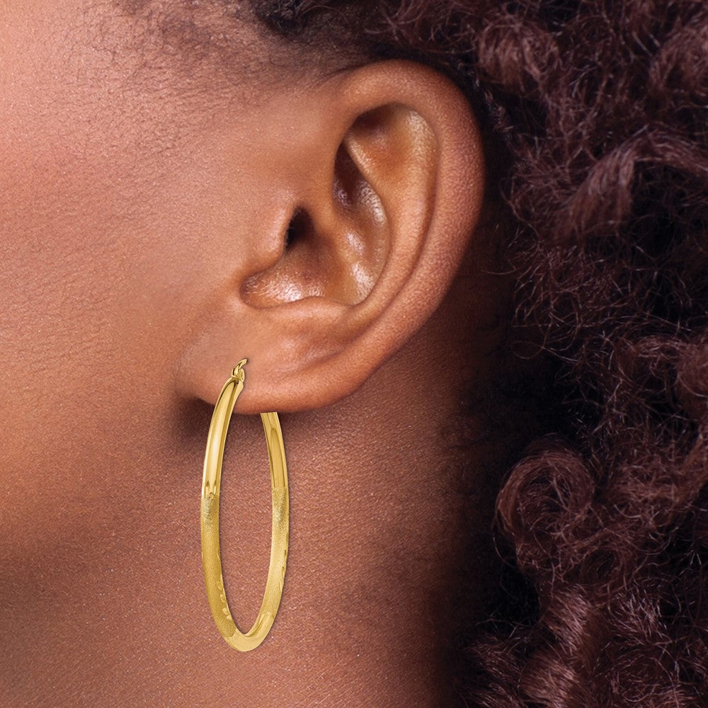 14K Gelbgold Satiniert und Diamantiert 2.5mm Rund Creolen