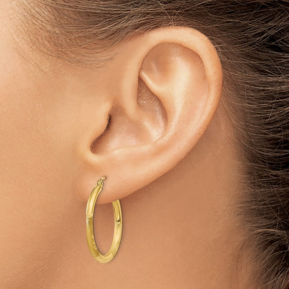 14K Gelbgold Satiniert und Diamantiert 2.5mm Rund Creolen