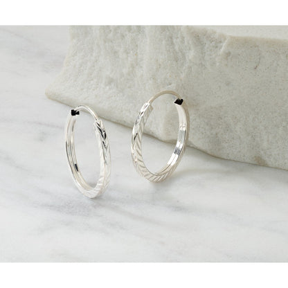 14K Weißgold Diamantiert Quadratisch Röhre Endlos Creolen