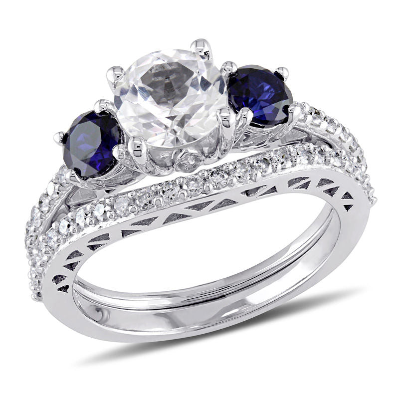6,5 mm laborgezüchteter weißer und blauer Saphir mit 0,33 ct. Diamant Dreistein-Verlobungsring-Set aus 14K Weißgold