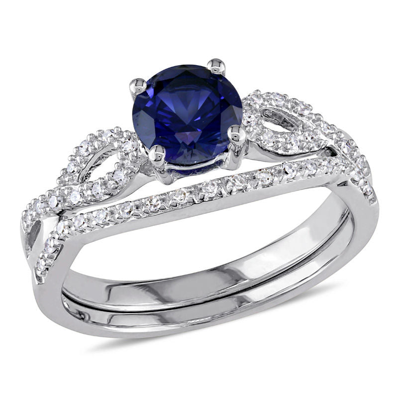 6,0 mm laborgezüchteter blauer Saphir und 0,125 ct. Diamant Braut-Set mit gedrehter Ringschiene aus 14K Weißgold