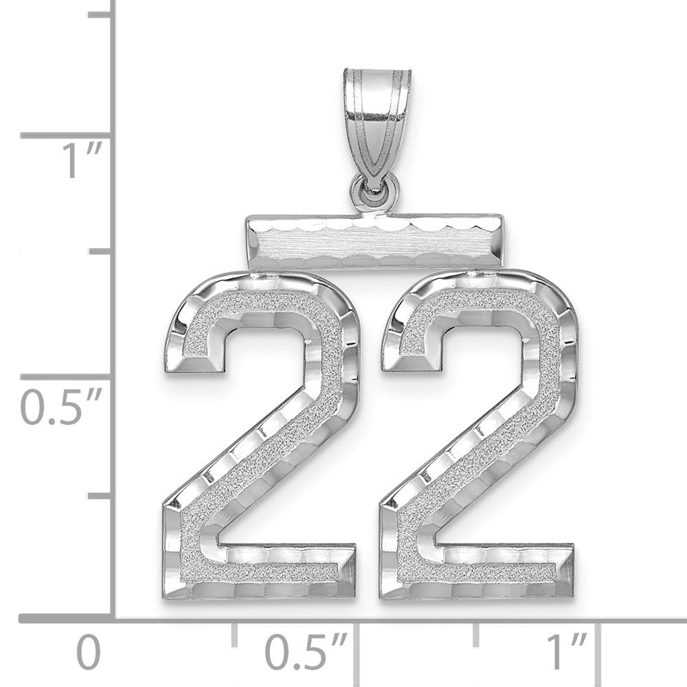 14K Weißgold großer gebürsteter Charm mit Diamantschliff, Zahl 22