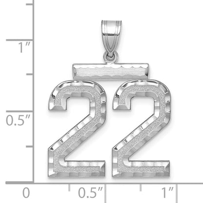 14K Weißgold großer gebürsteter Charm mit Diamantschliff, Zahl 22
