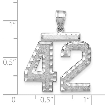 14K Weißgold großer gebürsteter Charm mit Diamantschliff, Zahl 42