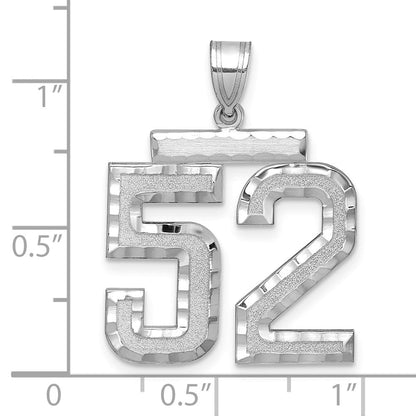14k Weißgold großer gebürsteter Zahlen-Charm „52“ mit Diamantschliff