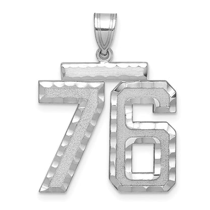14K Weißgold großer gebürsteter Charm mit diamantierter Zahl 76