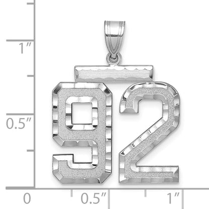 14K Weißgold großer gebürsteter Charm mit Diamantschliff „Zahl 92“