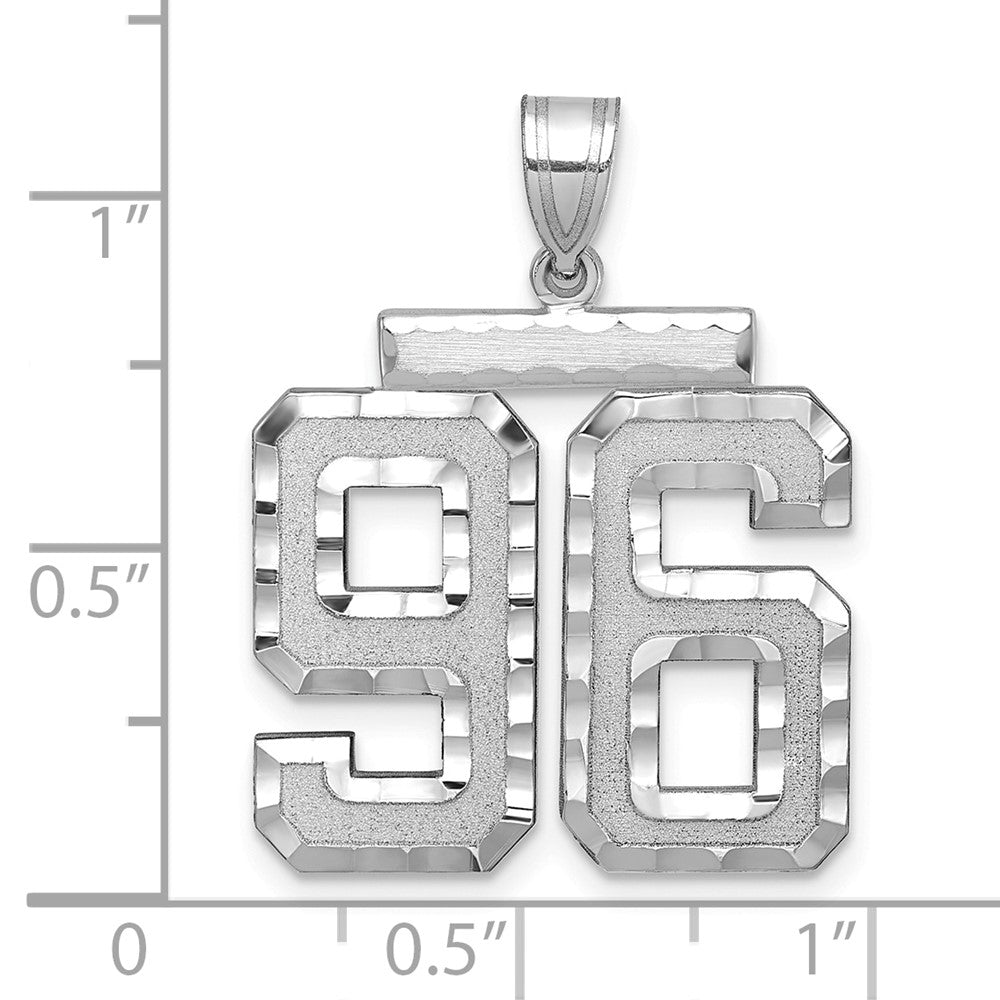 14 Karat Weißgold großer gebürsteter Charm mit diamantgeschliffener Zahl 96