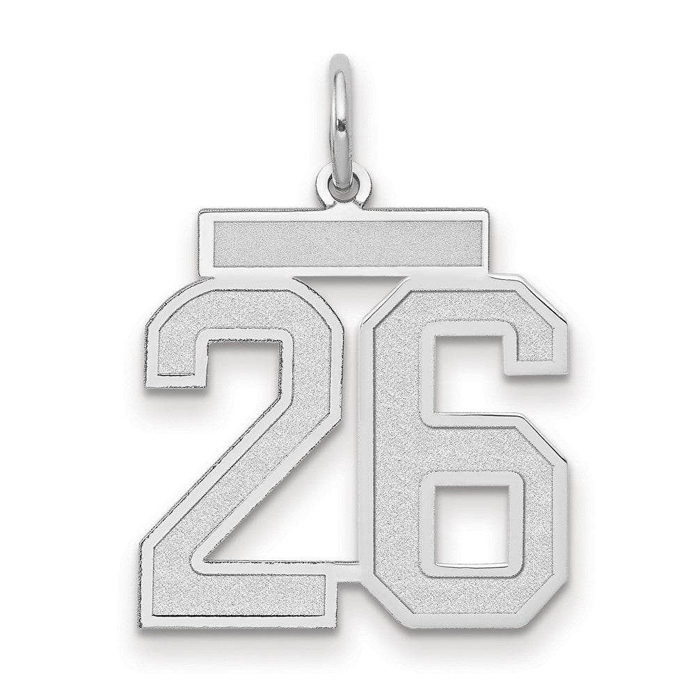 14K Weißgold Charm „Zahl 26“ mit satinierter Oberfläche, mittelgroß