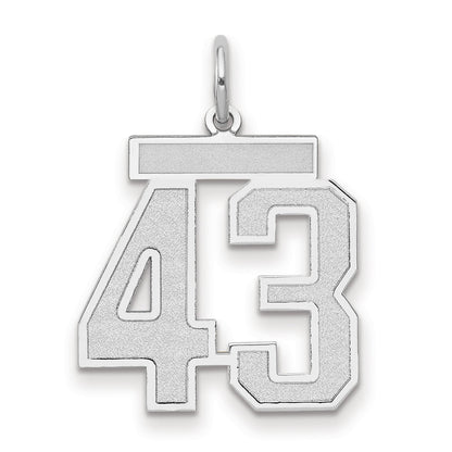 14K Weißgold Charm „Zahl 43“ in mittlerer Größe mit satinierter Oberfläche