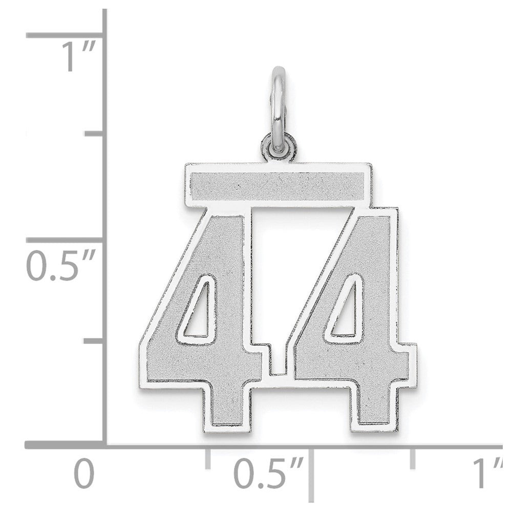 Charm „Zahl 44“ mit Satinfinish aus 14K Weißgold, mittelgroß