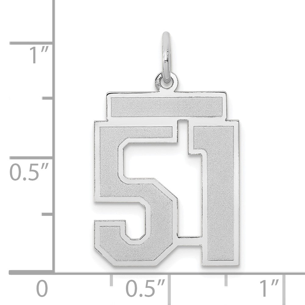 14K Weißgold Charm „Zahl 51“ mit satinierter Oberfläche, mittelgroß