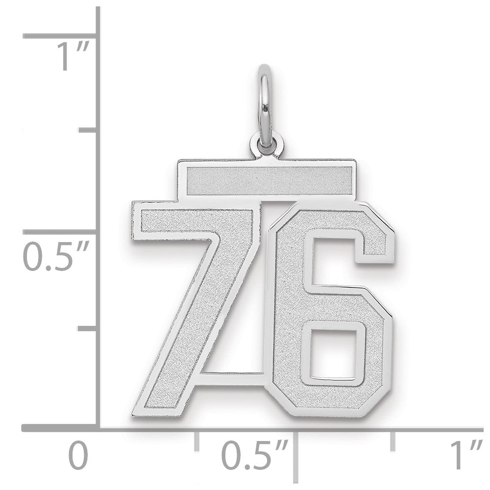 14K Weißgold Medium Satin-Zahl „76" Charm