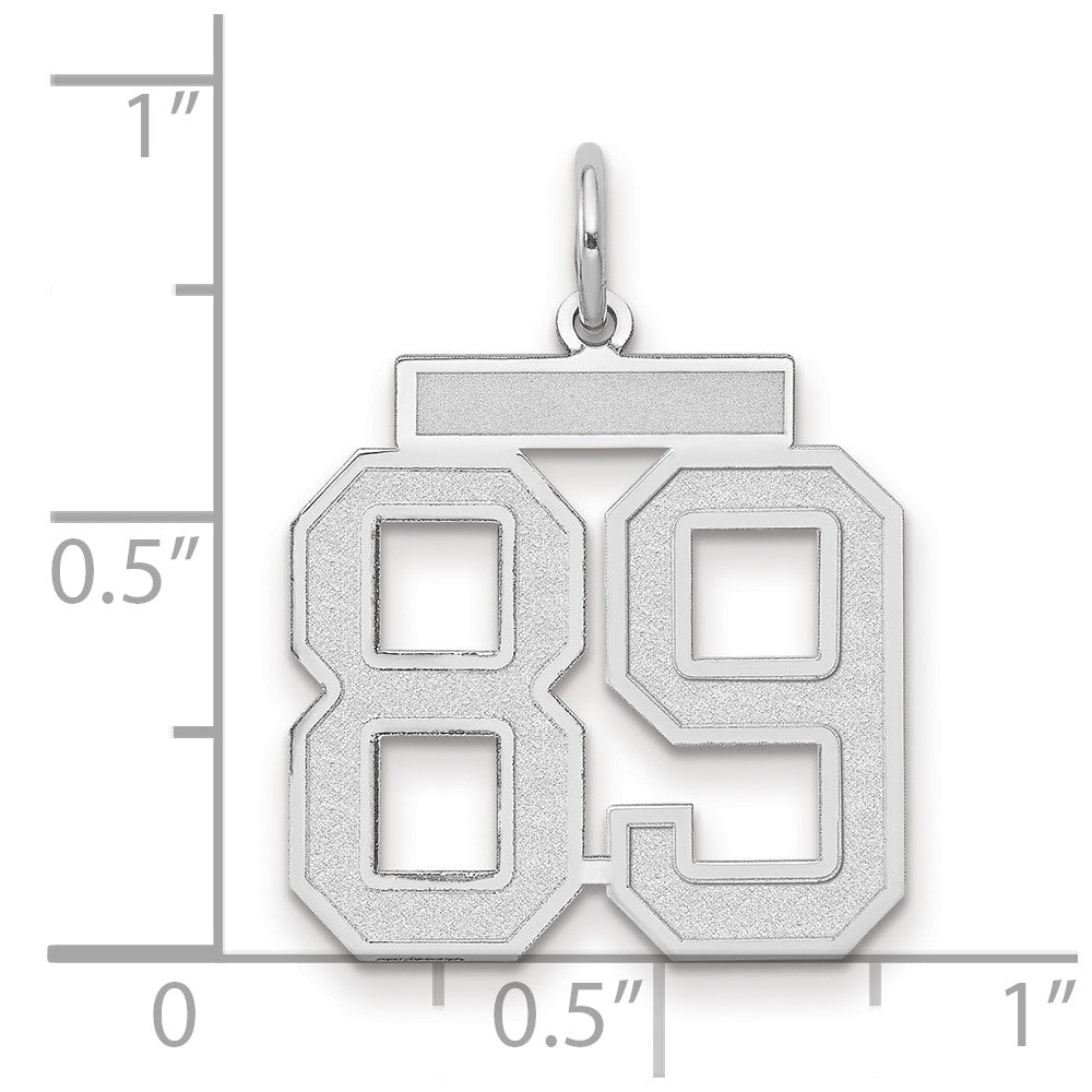 14K Weißgold Mittlerer Satin-Zahlen-Charm „89“
