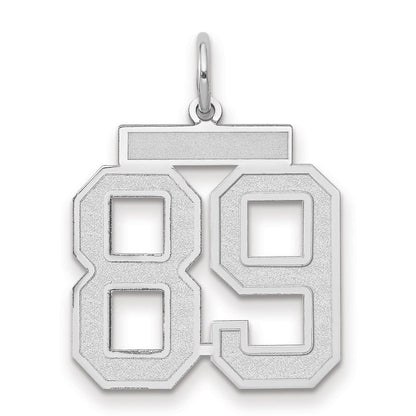 14K Weißgold Mittlerer Satin-Zahlen-Charm „89“