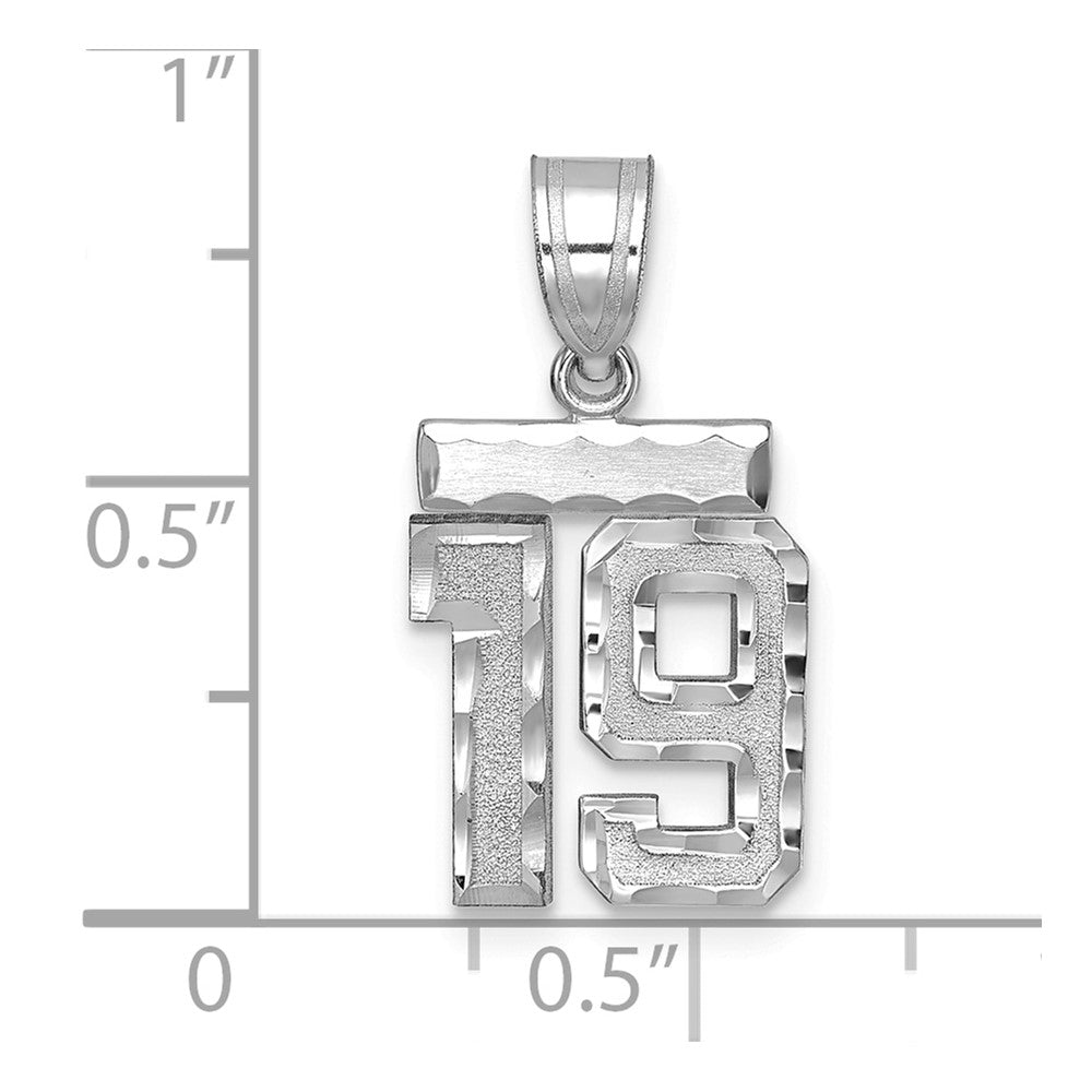 14K Weißgold Kleiner Gebürsteter Diamantgeschliffener Charm „Zahl 19“