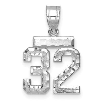 14K Weißgold kleiner gebürsteter Charm mit Diamantschliff Zahl 32