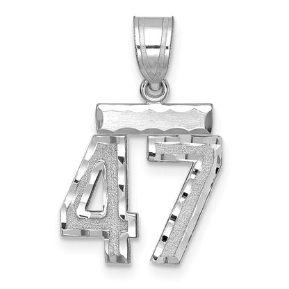 14K Weißgold Kleiner Gebürsteter Diamantgeschliffener Zahl-47-Charm