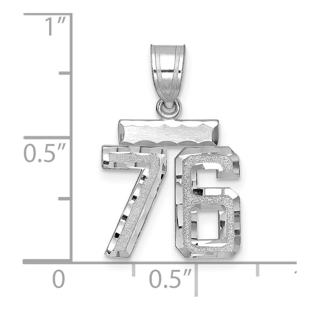 14K Weißgold Kleiner Gebürsteter Diamantgeschliffener Charm „Zahl 76“