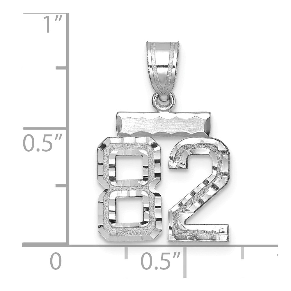14K Weißgold Kleiner Gebürsteter Diamantgeschliffener Charm Zahl 82