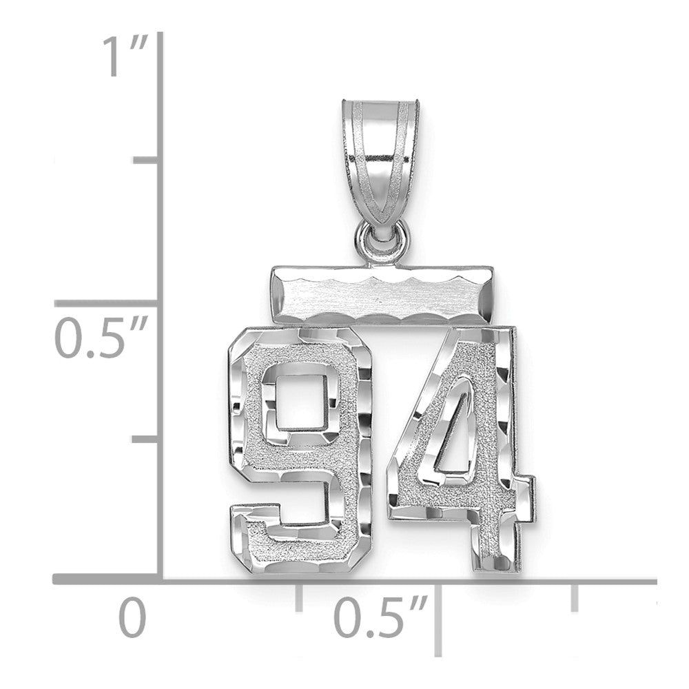 14K Weißgold kleiner gebürsteter Charm mit Diamantschliff Zahl 94