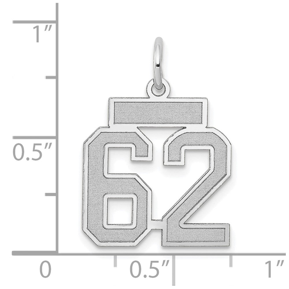 14K Weißgold kleiner satinierter Charm „Zahl 62“