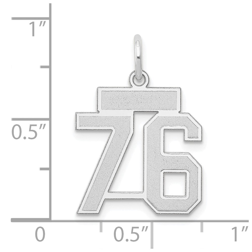 14K Weißgold kleiner Satin-Anhänger Zahl 76 Charm
