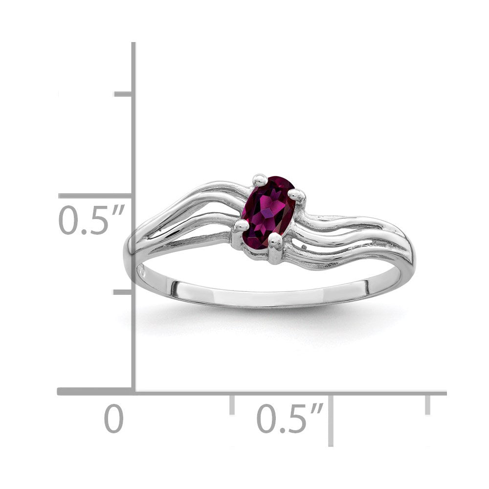 Massiver Ring aus 14K Weißgold mit ovalem 5x3mm simuliertem Rhodolith-Granat