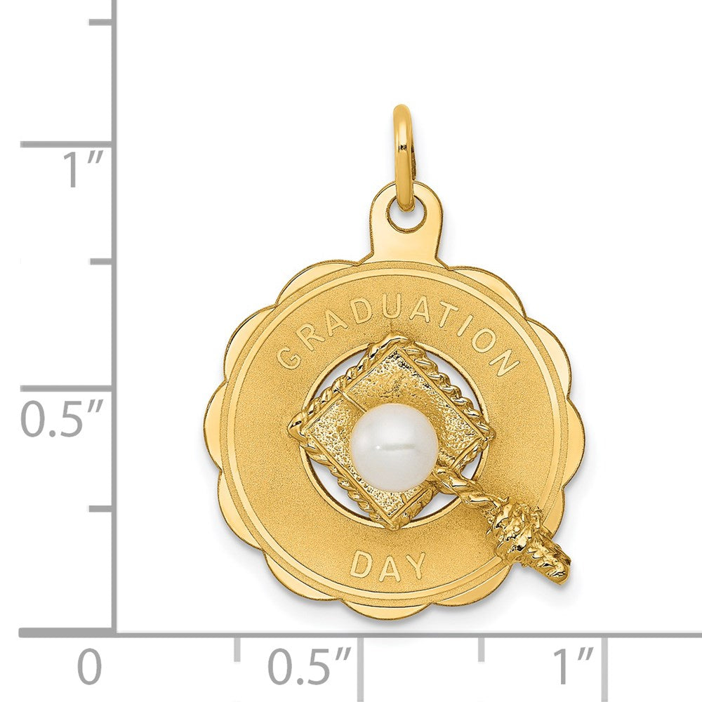 14 Karat Gelbgold Charm „GRADUATION DAY" mit Doktorhut und Süßwasserzuchtperle
