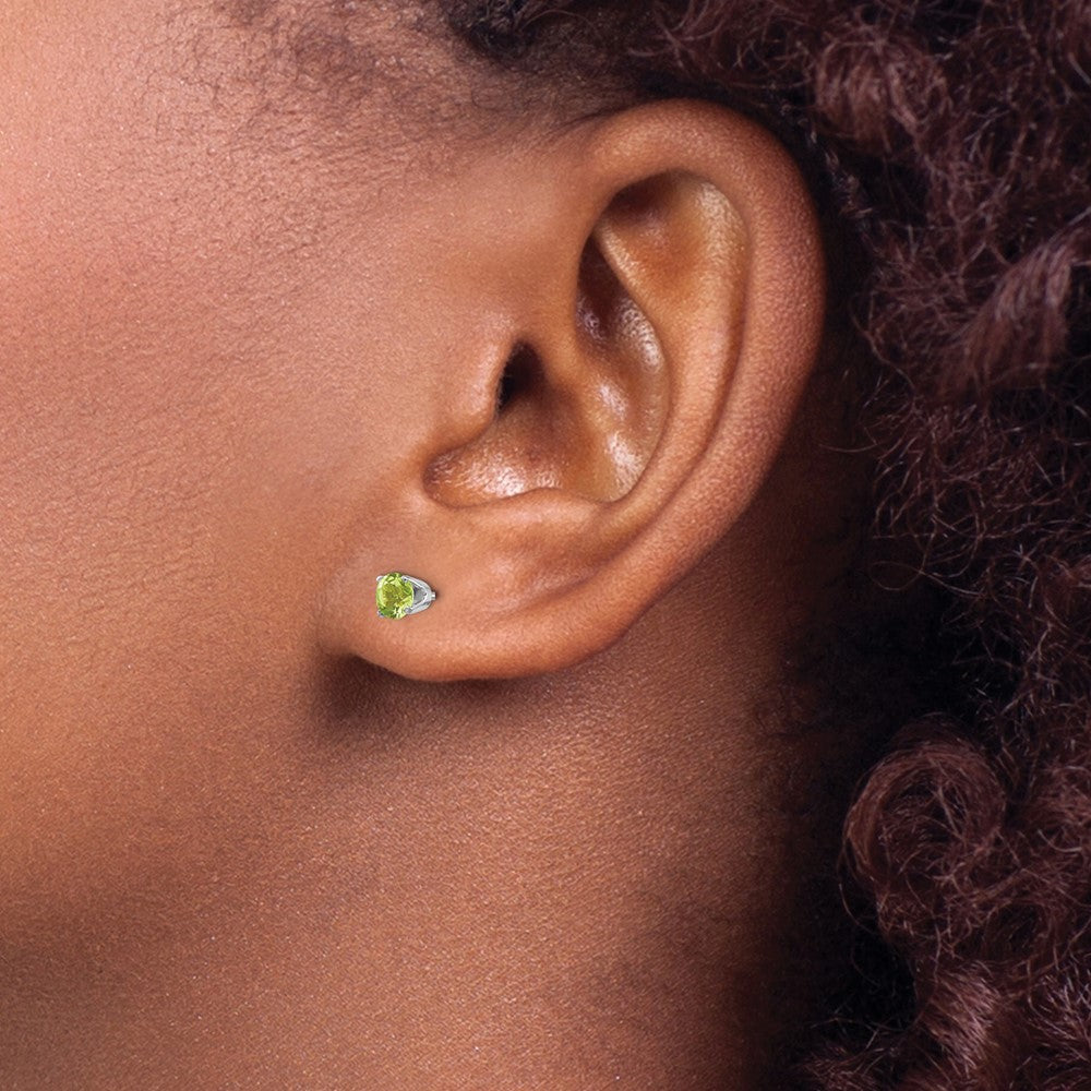 14K Weißgold 4mm Peridot Ohrstecker