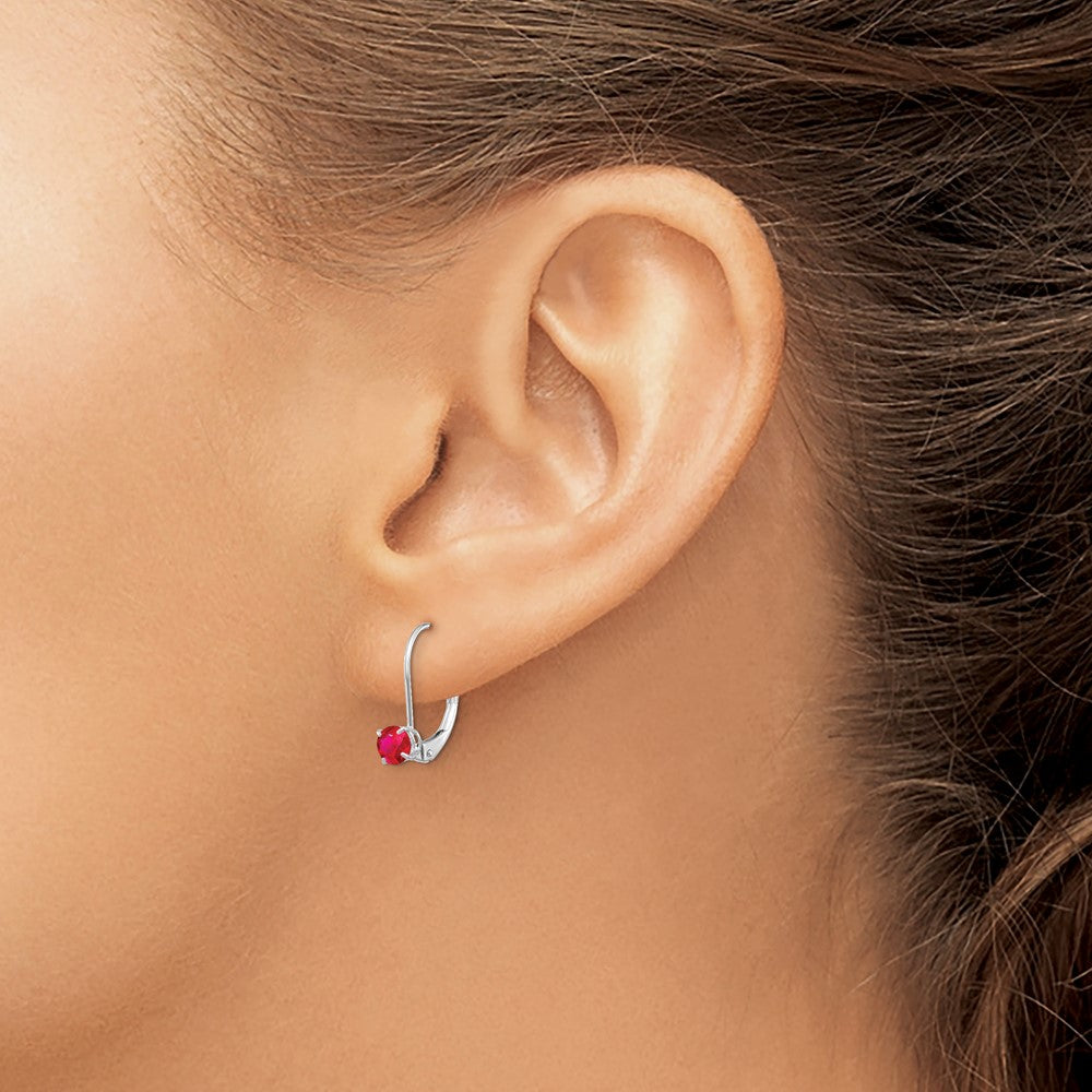 14K Weißgold Ohrhänger mit 4 mm rundem Juli/Rubin und Leverback-Verschluss