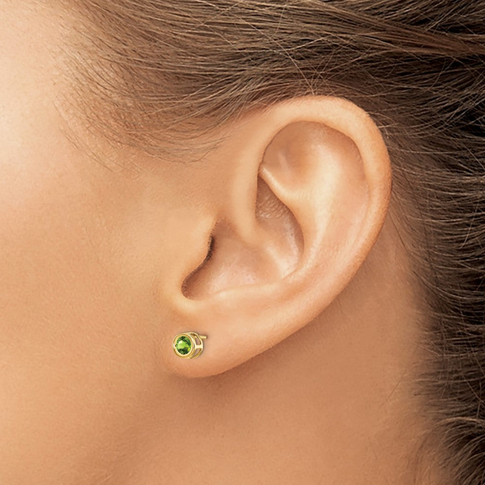 14K Gelbgold 4mm Zargenfassung August/peridot Ohrstecker