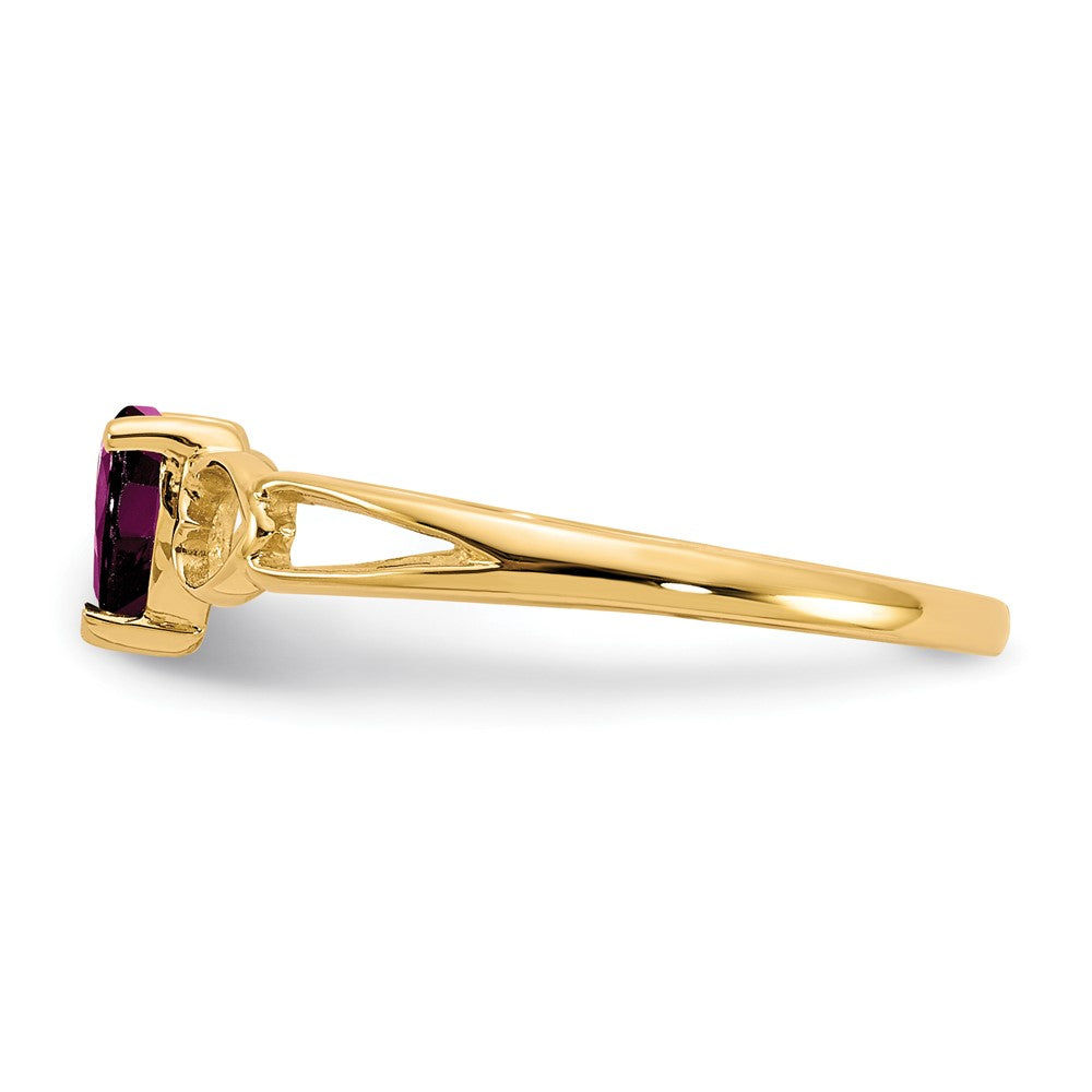 Massiver Ring aus 14K Gelbgold mit simuliertem Rhodolith-Granat-Geburtsstein