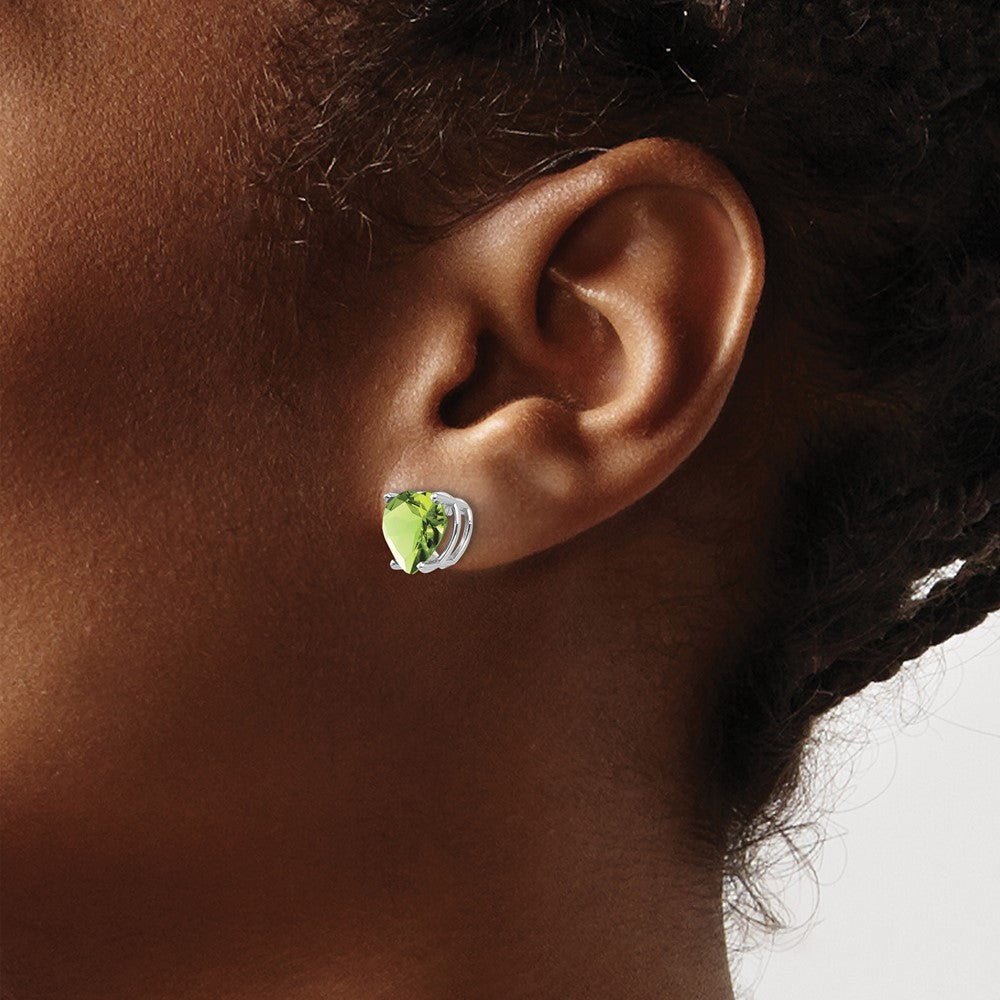 14K Weißgold Ohrringe mit 8-mm-Herz-Peridot