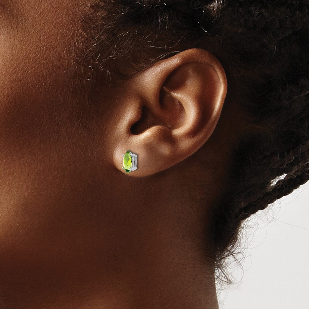 14K Weißgold Peridot-Marquise-Ohrstecker, 7 x 3,5 mm