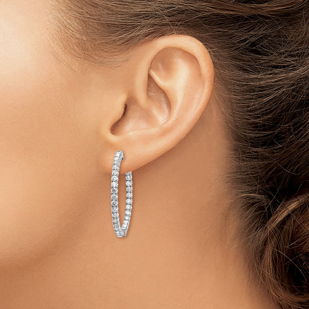 14K Weißgold Creolen mit runden Diamanten und Sicherheitsverschluss