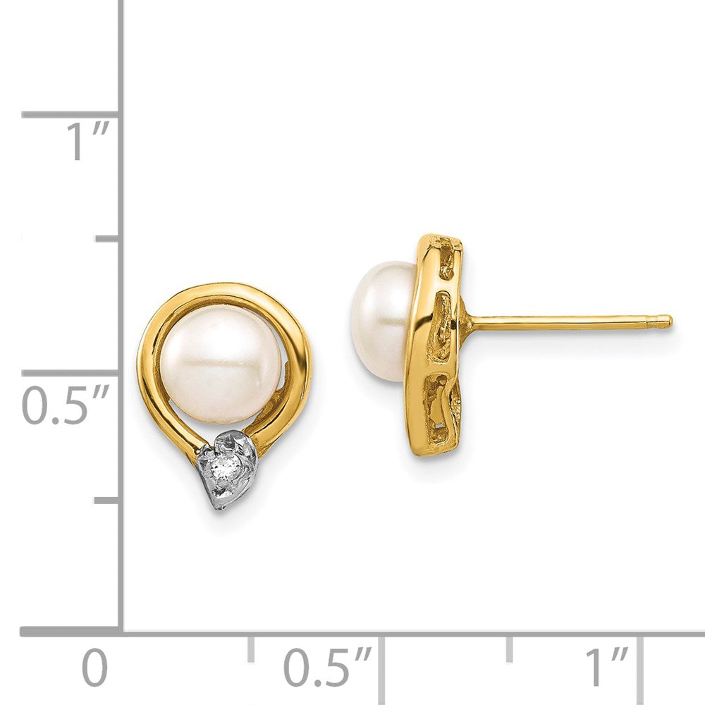 14K Gelbgold 5-6 mm weiße Button-Zuchtperlen mit 0,02 ct. echten Diamanten Ohrstecker