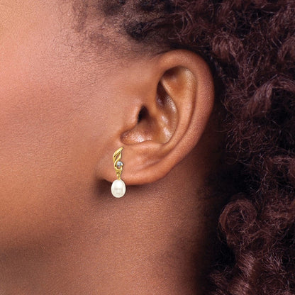14K Gelbgold Ohrhänger mit 5-6mm weißen Reis-Süßwasserzuchtperlen und 0,02 ct. echten Diamanten