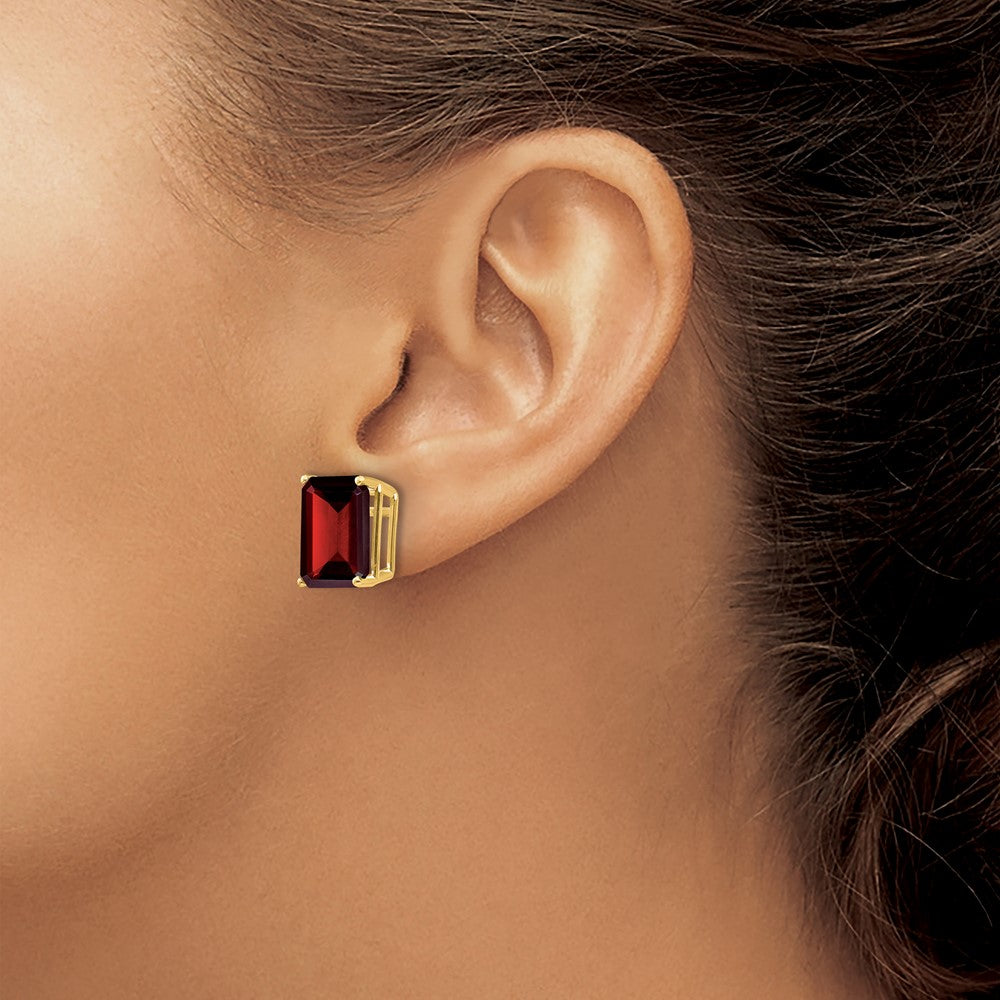 14K Gelbgold Ohrstecker mit Granat im Emerald-Cut