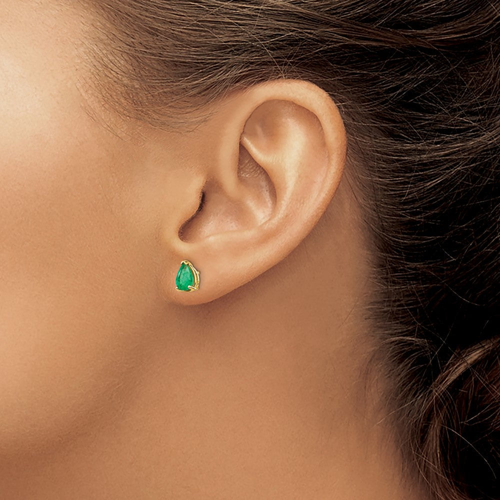 14K Gelbgold Ohrringe mit 7x5mm Smaragden im Birnenschliff