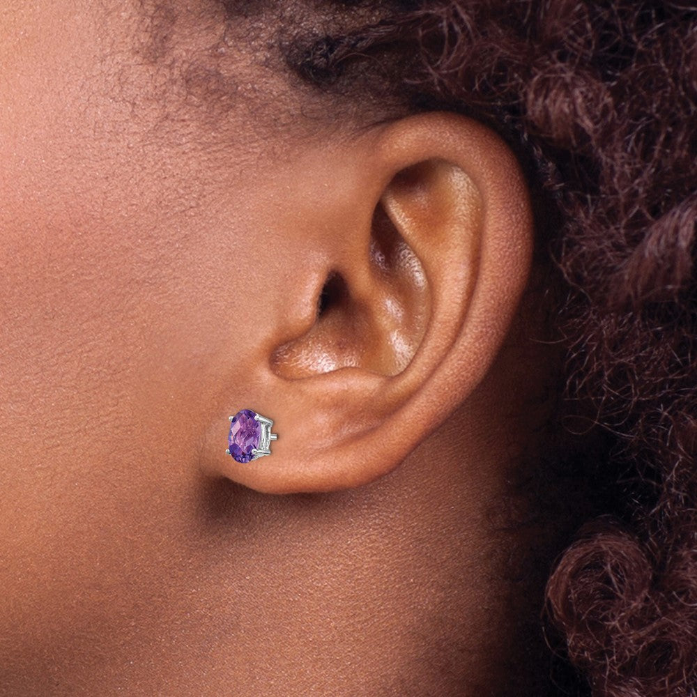 14K Weißgold Ohrringe mit ovalem Amethyst im Schachbrettschliff, 7x5 mm