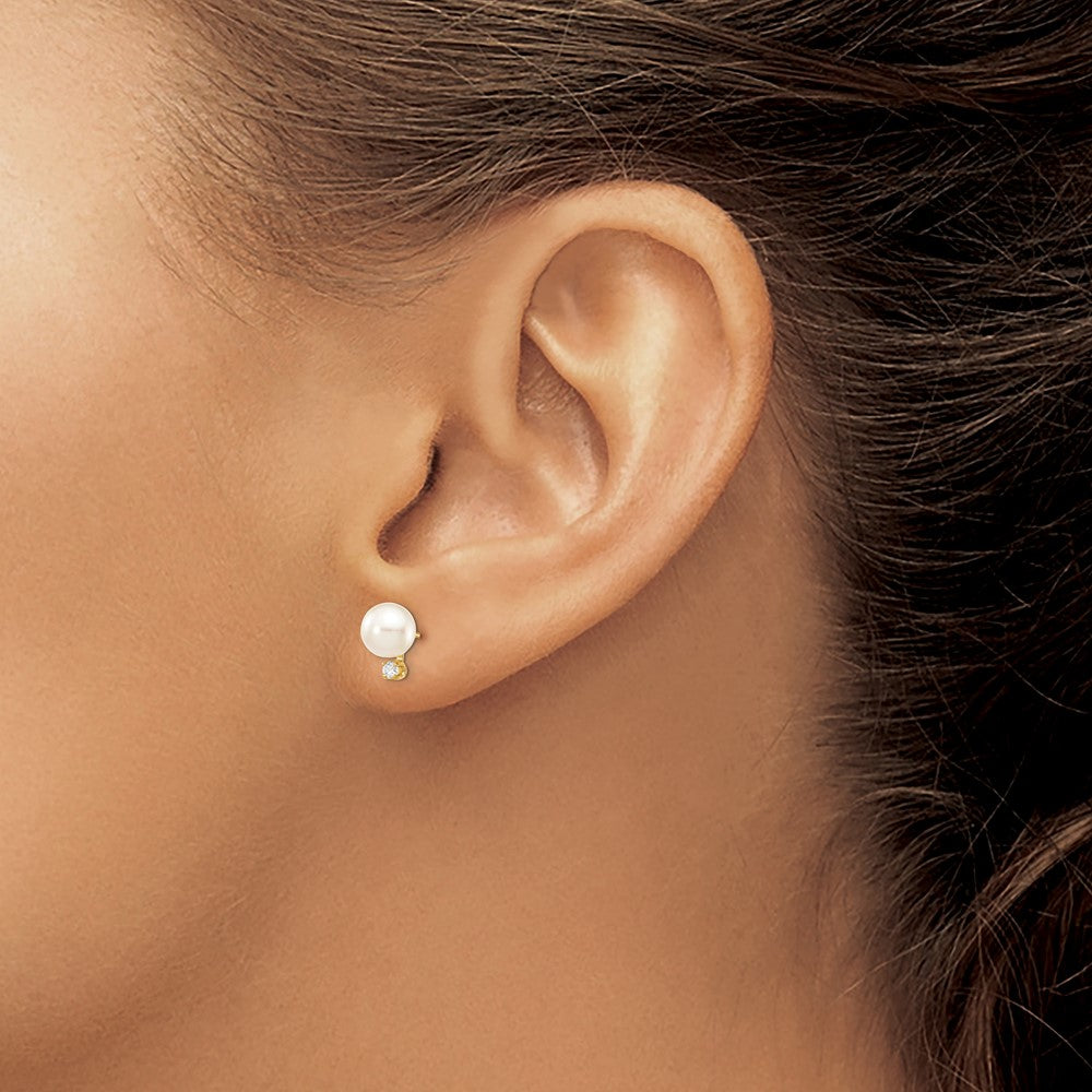 14K Gelbgold 7-8 mm runde Salzwasser-Akoya-Zuchtperlen-Ohrstecker mit Diamant