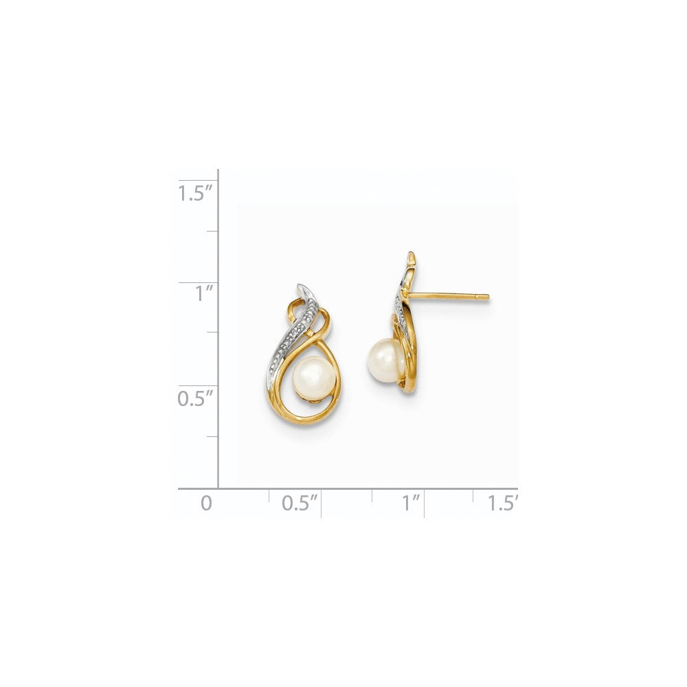 14 Karat Gelbgold Ohrstecker mit 5-6 mm Süßwasser-Zuchtperlen, Diamanten und Rhodium-Akzenten