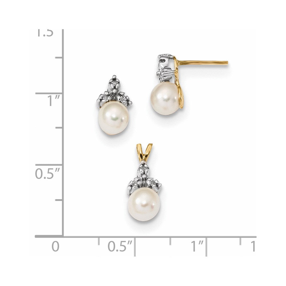 14K Gelbgold Ohrring- und Anhänger-Set mit 5-6 mm weißen runden Süßwasser-Zuchtperlen und 0,09 ct. Diamanten